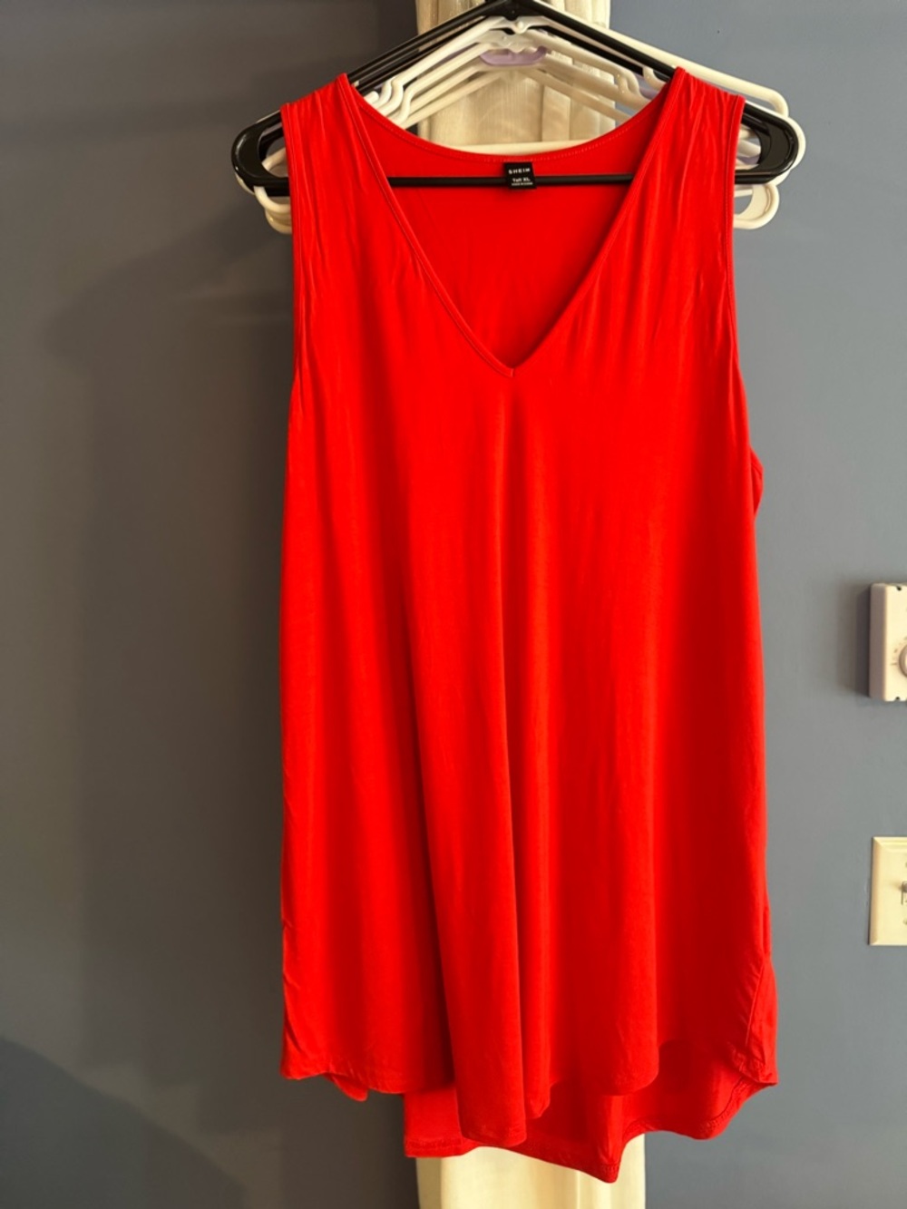 SHEIN Red V-Neck Sleeveless Tank Top
